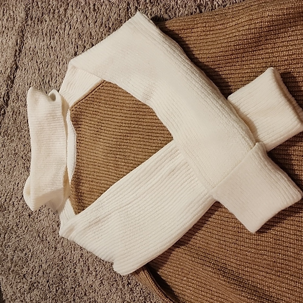 St Johns Bay tan and cream turtleneck sweater